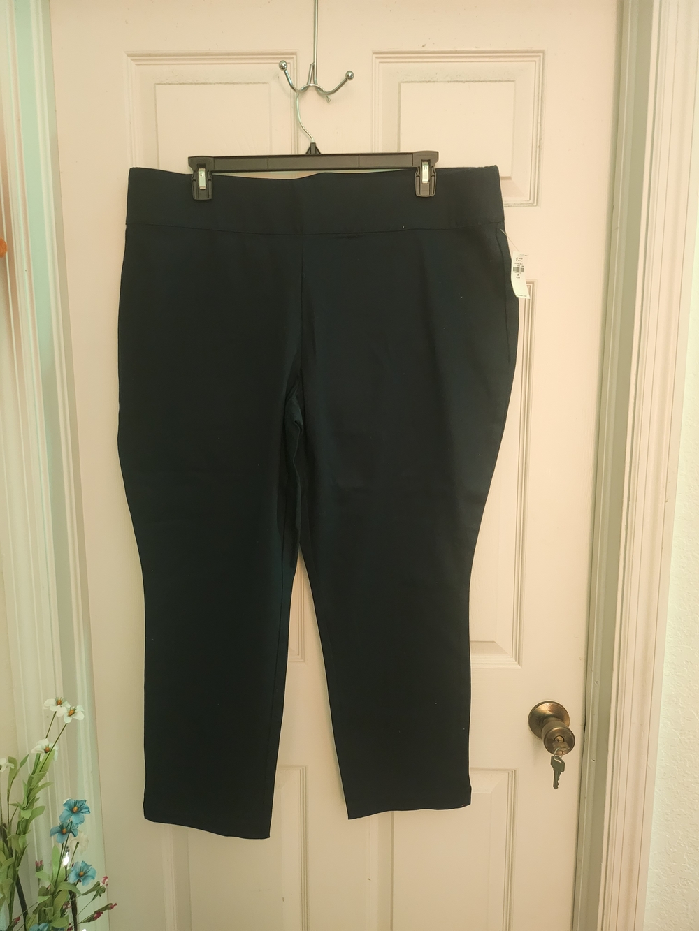 Old Navy Black Cropped Pull-On Women's Pants
